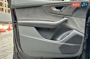 Внедорожник / Кроссовер Audi RS Q8 2020 в 