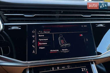 Внедорожник / Кроссовер Audi RS Q8 2020 в 