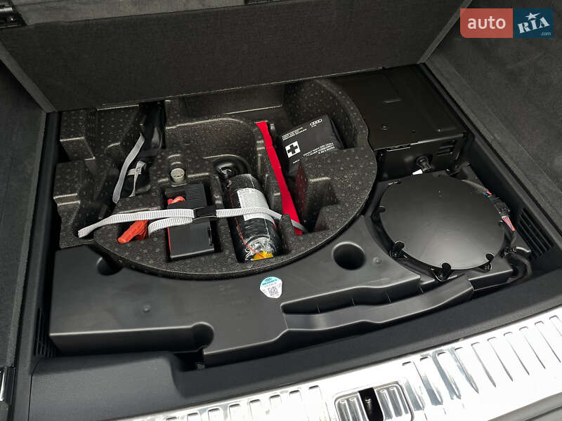 Внедорожник / Кроссовер Audi RS Q8 2020 в Киеве