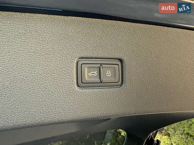Внедорожник / Кроссовер Audi RS Q8 2025 в Киеве