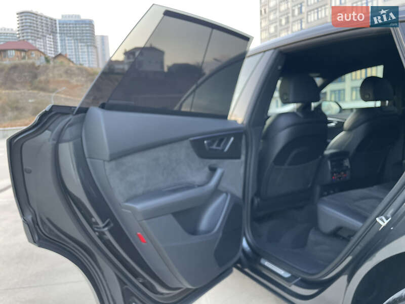 Позашляховик / Кросовер Audi RS Q8 2020 в Одесі