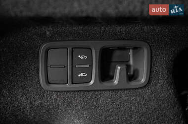 Позашляховик / Кросовер Audi RS Q8 2023 в 