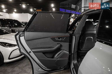 Позашляховик / Кросовер Audi RS Q8 2023 в 