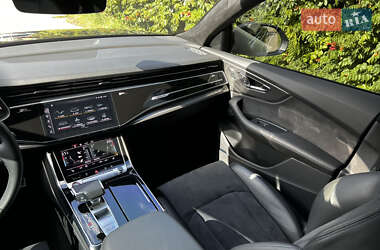 Внедорожник / Кроссовер Audi RS Q8 2023 в  фото 25 Внедорожник / Кроссовер Audi RS Q8 2023 в