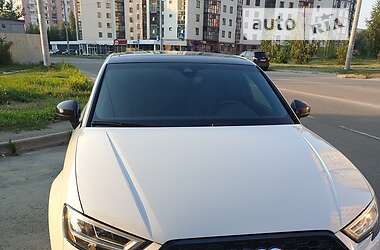 Седан Audi RS3 2018 в Сумах
