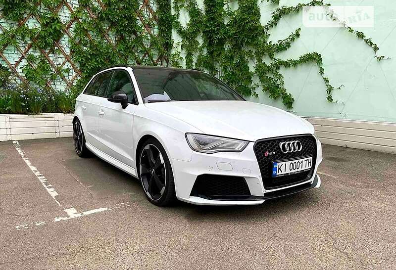 Хэтчбек Audi RS3 2016 в Киеве