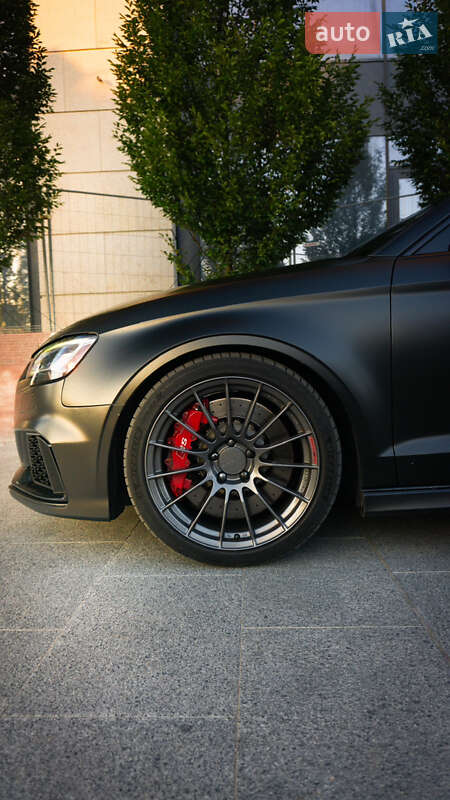 Седан Audi RS3 2018 в Киеве