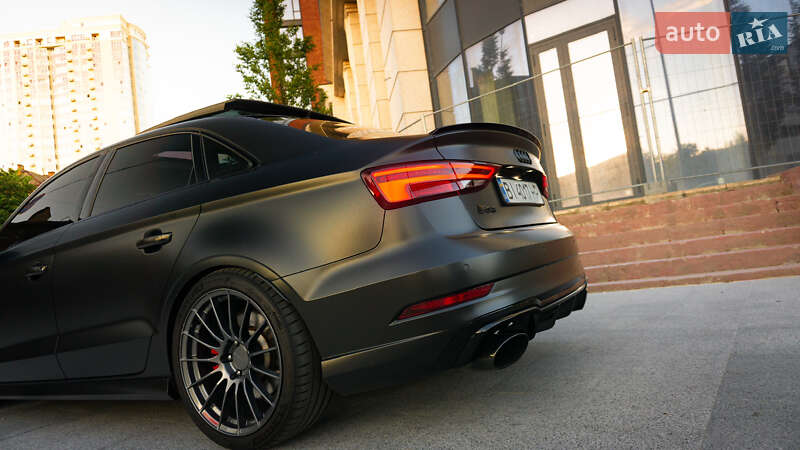 Седан Audi RS3 2018 в Киеве