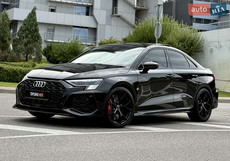 Седан Audi RS3 2022 в Киеве