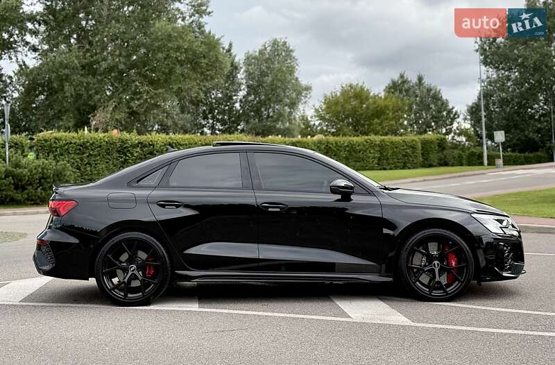 Седан Audi RS3 2022 в Киеве