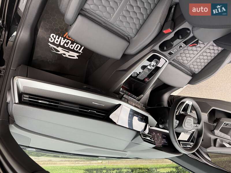 Седан Audi RS3 2022 в Киеве
