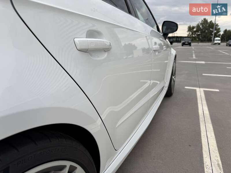 Хетчбек Audi RS3 2016 в Києві