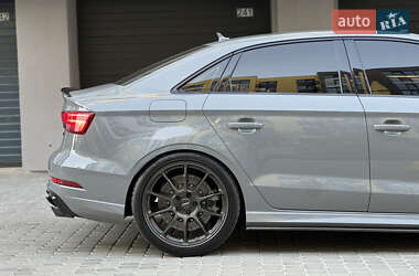 Седан Audi RS3 2018 в 