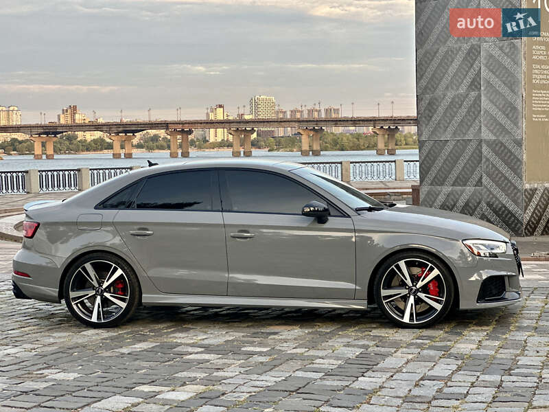 Седан Audi RS3 2020 в Киеве