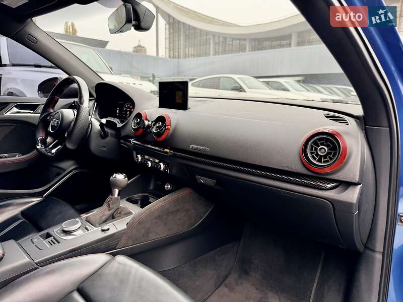 Седан Audi RS3 2017 в Києві фото 28 Седан Audi RS3 2017 в Києві