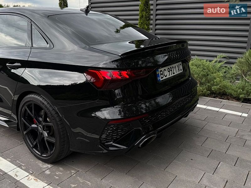 Седан Audi RS3 2022 в Умані