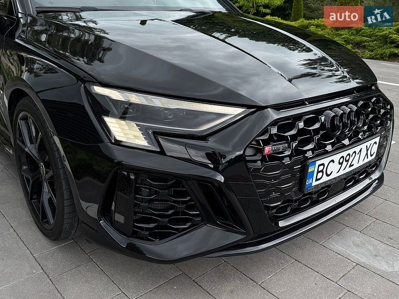 Седан Audi RS3 2022 в Умані