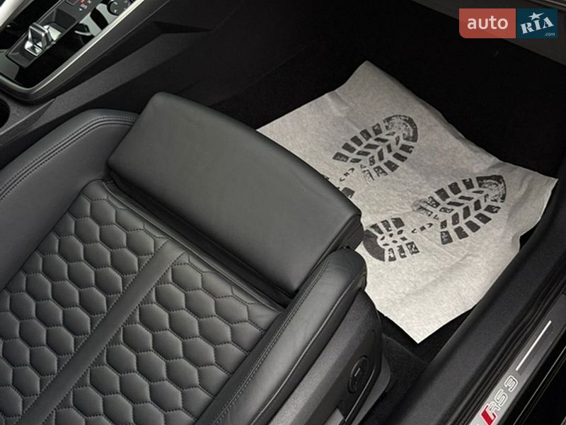 Седан Audi RS3 2022 в Умані