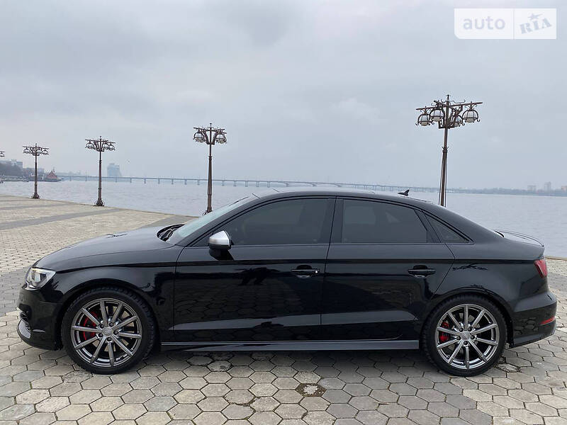 Седан Audi S3 2016 в Днепре