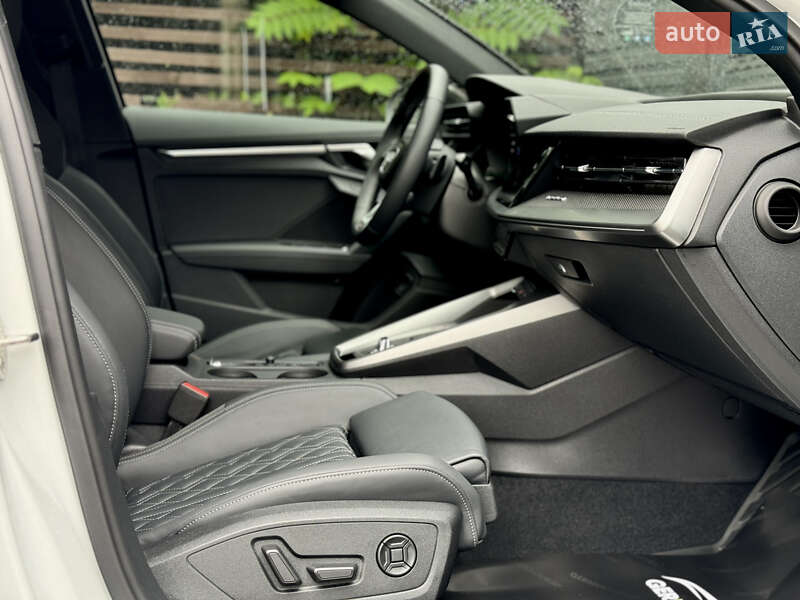 Седан Audi S3 2022 в Киеве