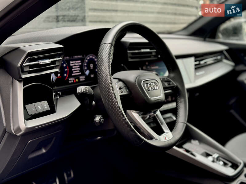 Седан Audi S3 2022 в Киеве