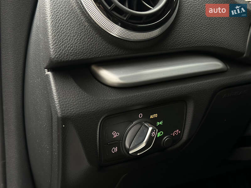 Седан Audi S3 2016 в Киеве