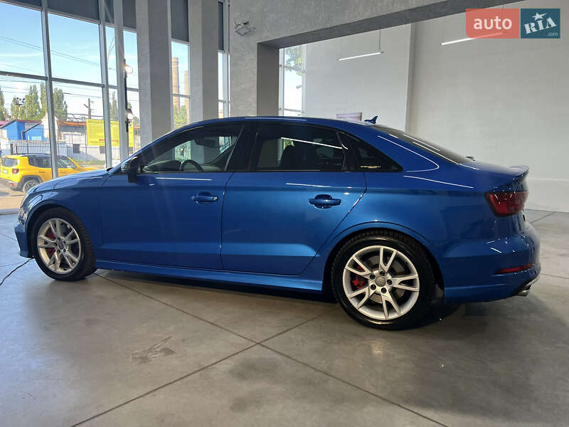 Седан Audi S3 2018 в Киеве