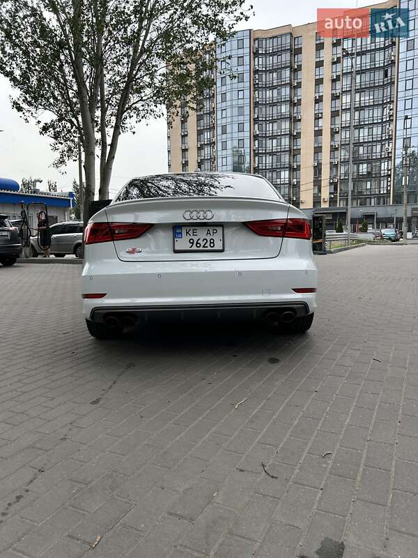 Седан Audi S3 2015 в Днепре