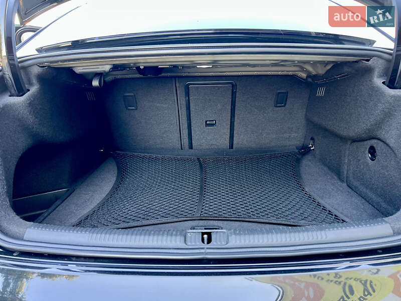 Седан Audi S3 2014 в Киеве