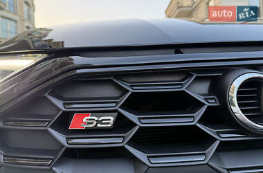 Седан Audi S3 2021 в 