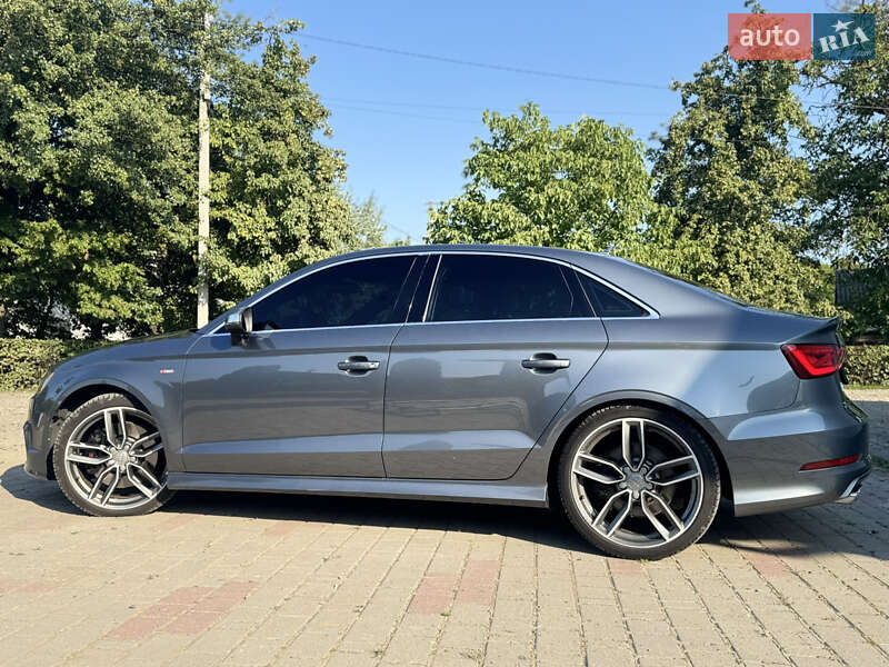 Седан Audi S3 2014 в Вижниці