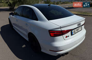 Седан Audi S3 2015 в 