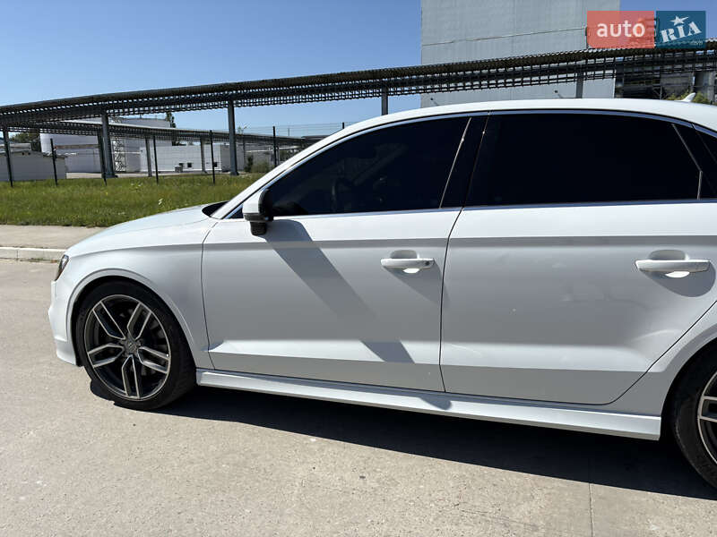 Седан Audi S3 2015 в Коростені