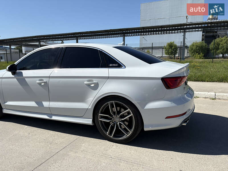 Седан Audi S3 2015 в Коростені