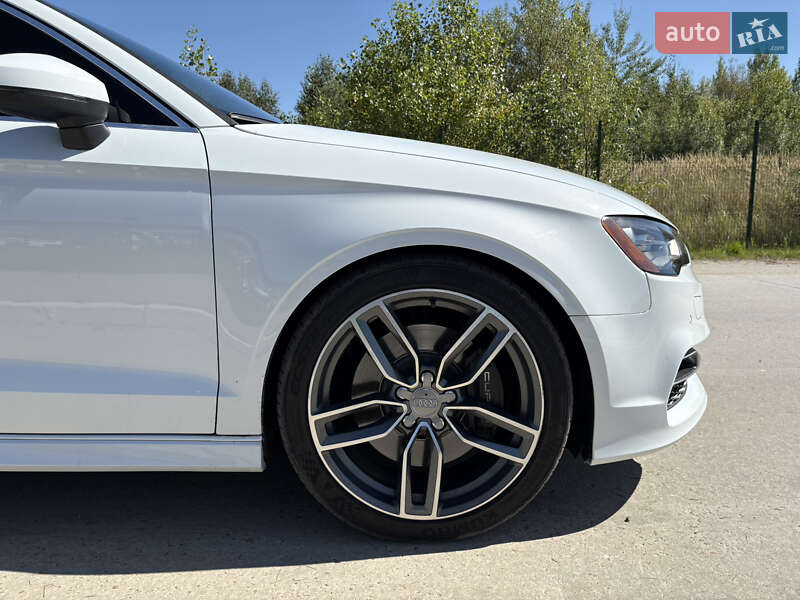 Седан Audi S3 2015 в Коростені