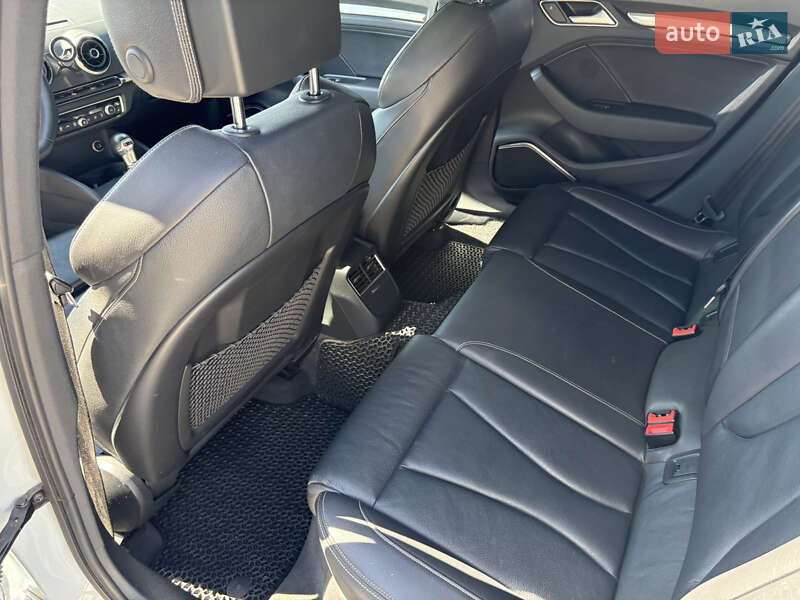 Седан Audi S3 2015 в Коростені