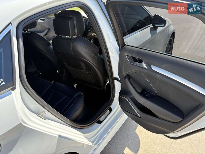 Седан Audi S3 2015 в Коростені