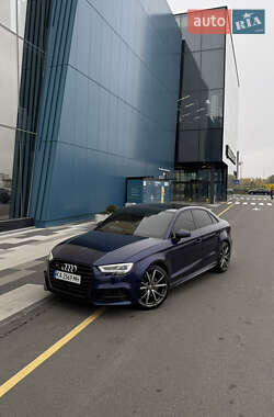 Седан Audi S3 2017 в Киеве