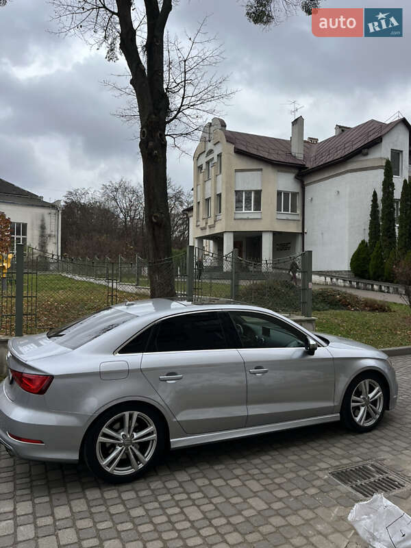 Седан Audi S3 2015 в Львові