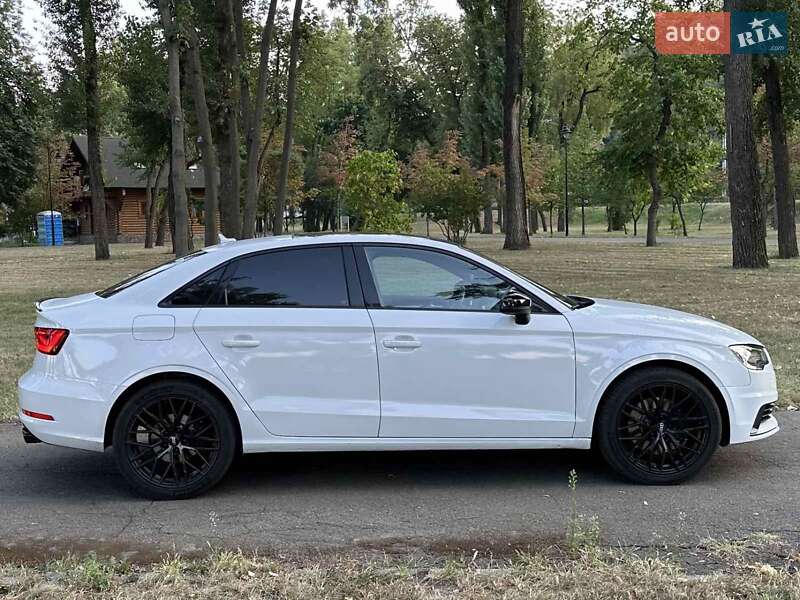 Седан Audi S3 2014 в Вінниці