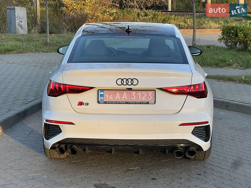 Седан Audi S3 2023 в Львові