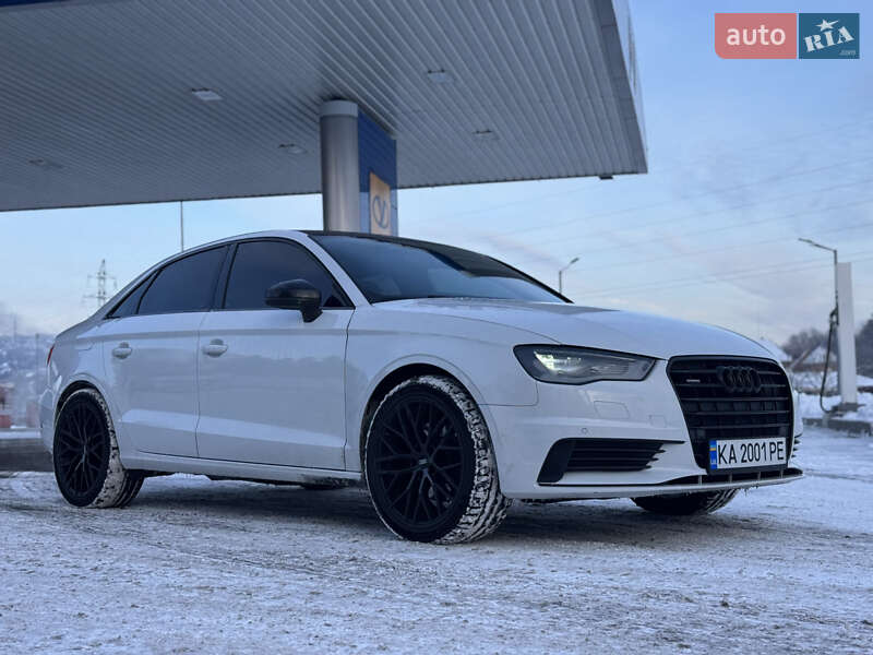 Седан Audi S3 2014 в Смілі