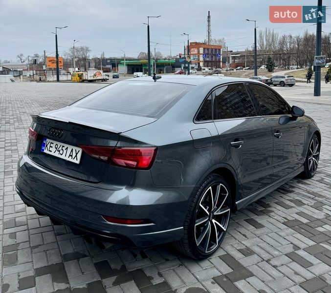 Седан Audi S3 2017 в Дніпрі