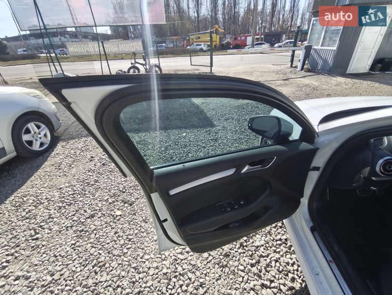 Седан Audi S3 2015 в Киеве