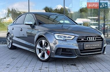 Седан Audi S3 2017 в Львові Седан Audi S3 2017 в Львові