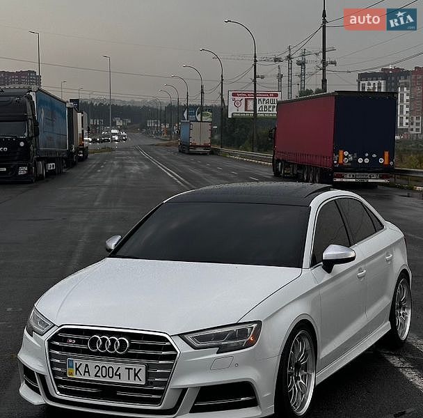 Седан Audi S3 2016 в Ірпені