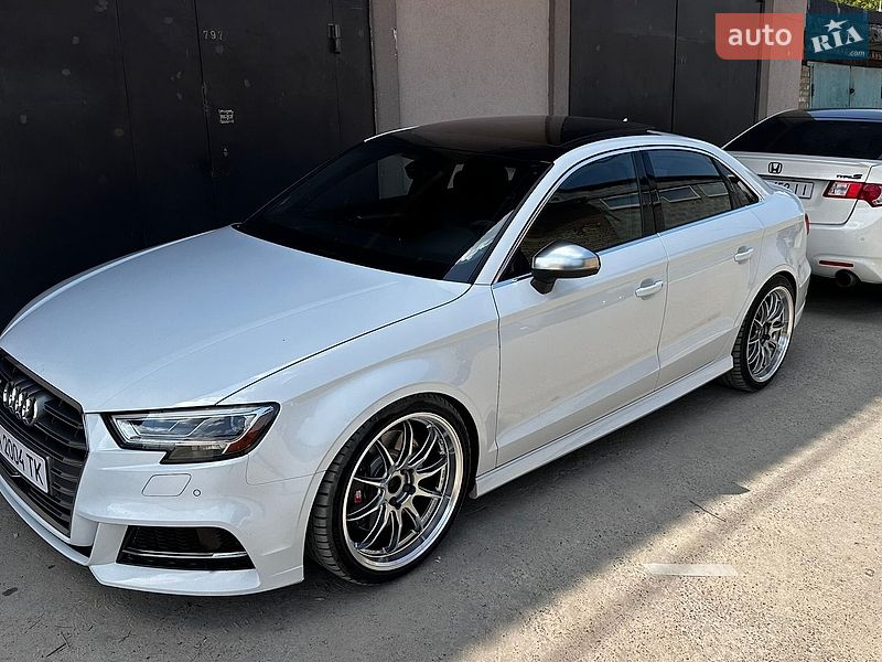 Седан Audi S3 2016 в Ірпені