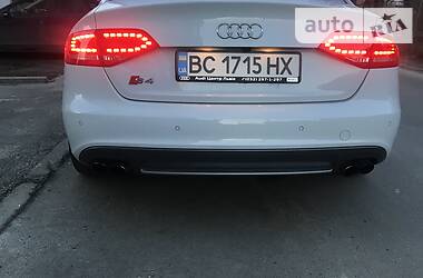 Седан Audi S4 2011 в 