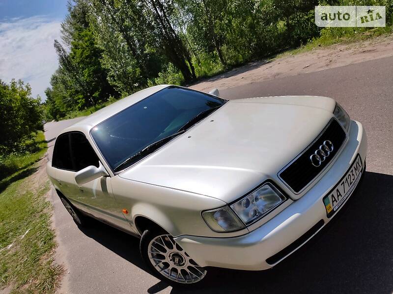 Седан Audi S4 1992 в Києві