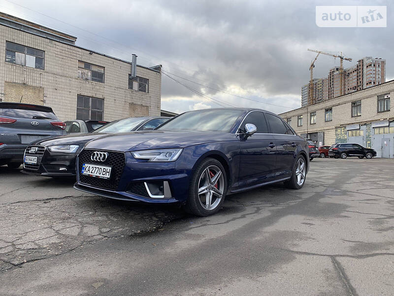 Седан Audi S4 2019 в Киеве